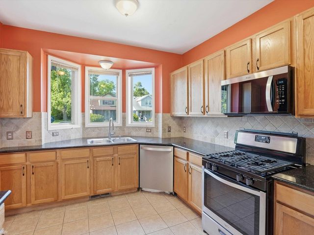 90 W Milton Avenue, Hazel Park, MI 48030