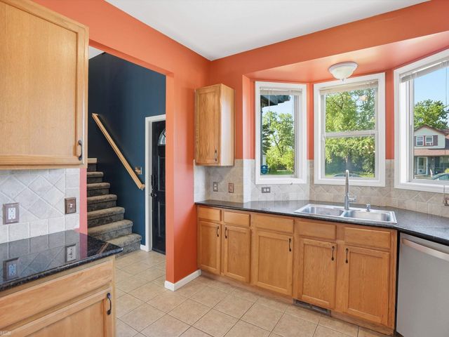 90 W Milton Avenue, Hazel Park, MI 48030