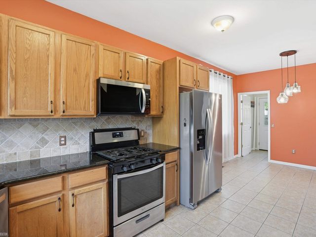 90 W Milton Avenue, Hazel Park, MI 48030