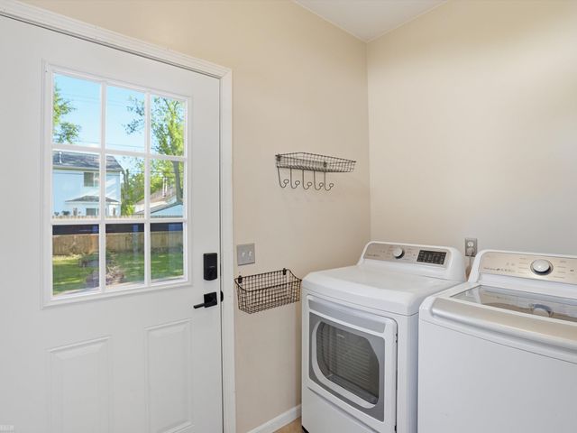 90 W Milton Avenue, Hazel Park, MI 48030
