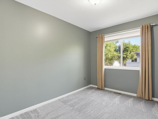 90 W Milton Avenue, Hazel Park, MI 48030