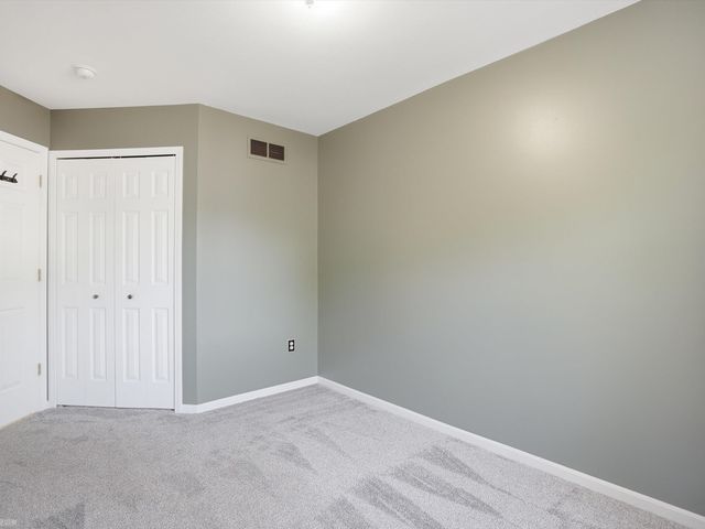 90 W Milton Avenue, Hazel Park, MI 48030