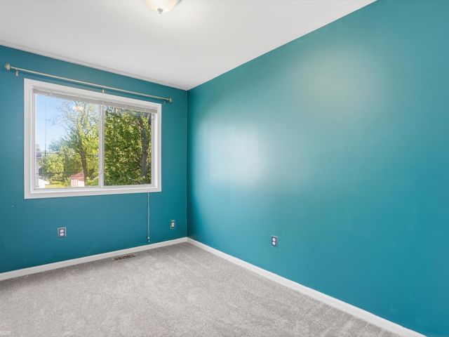 90 W Milton Avenue, Hazel Park, MI 48030