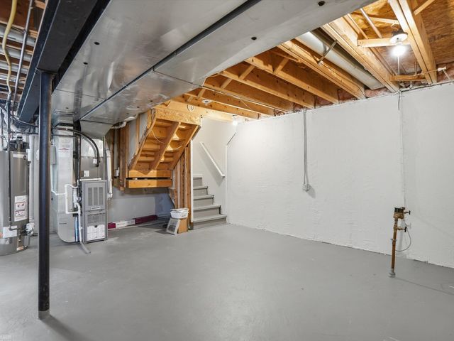 90 W Milton Avenue, Hazel Park, MI 48030