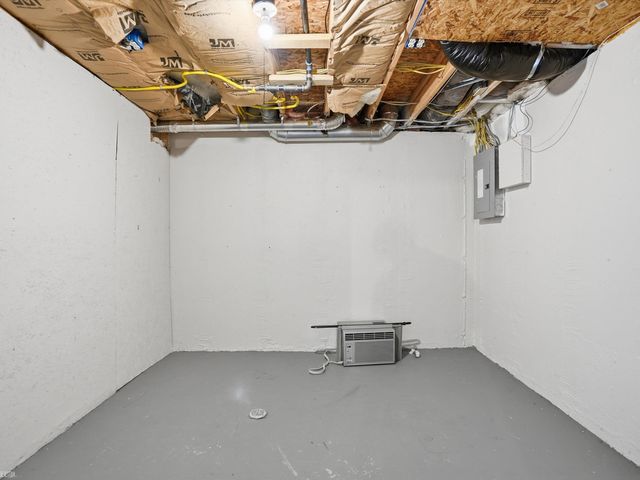 90 W Milton Avenue, Hazel Park, MI 48030