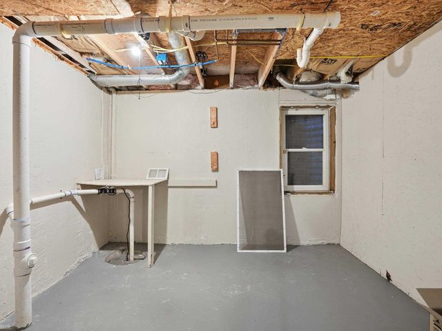 90 W Milton Avenue, Hazel Park, MI 48030