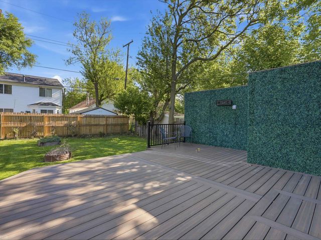 90 W Milton Avenue, Hazel Park, MI 48030