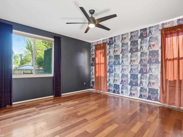 90 W Milton Avenue, Hazel Park, MI 48030