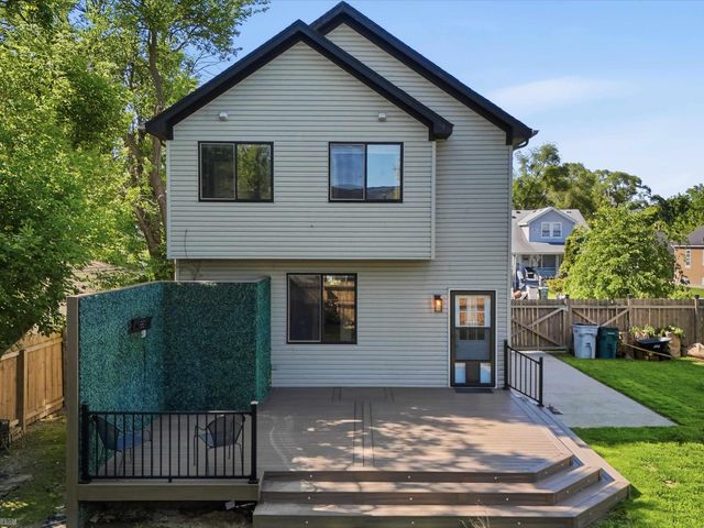 90 W Milton Avenue, Hazel Park, MI 48030