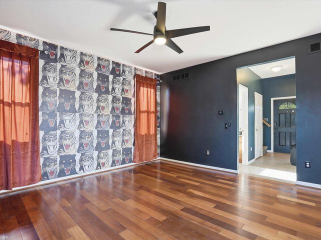 90 W Milton Avenue, Hazel Park, MI 48030