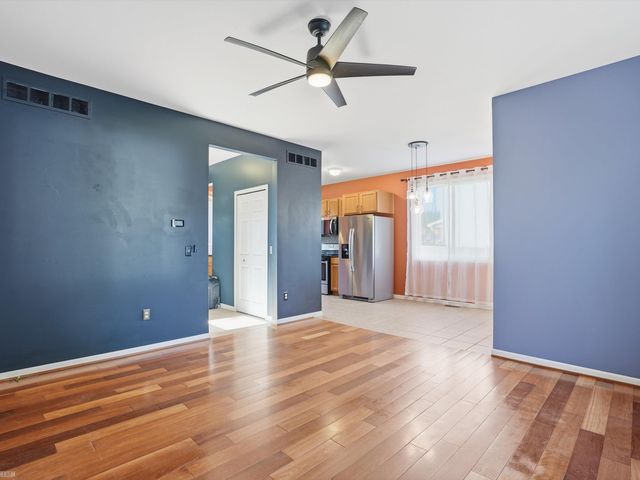 90 W Milton Avenue, Hazel Park, MI 48030