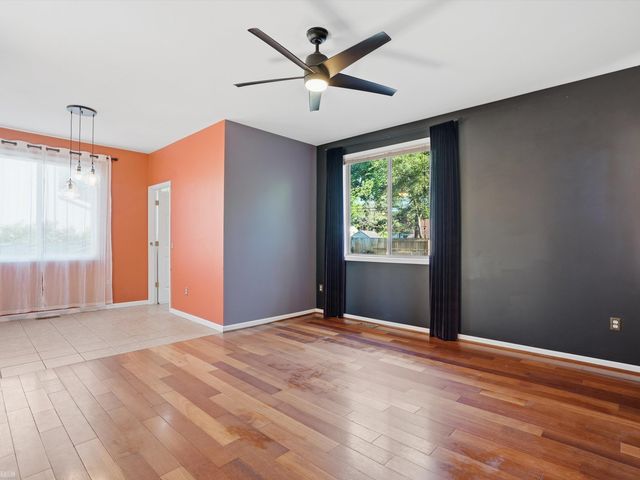 90 W Milton Avenue, Hazel Park, MI 48030