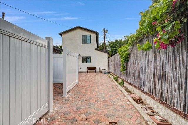 22022 Buena Ventura, Woodland Hills (los Angeles), CA 91364