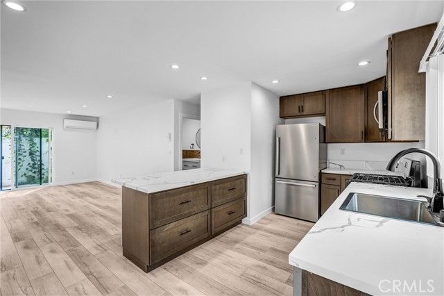 22022 Buena Ventura, Woodland Hills (los Angeles), CA 91364