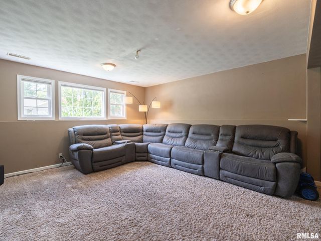 111 Patriot Drive, East Peoria, IL 61611