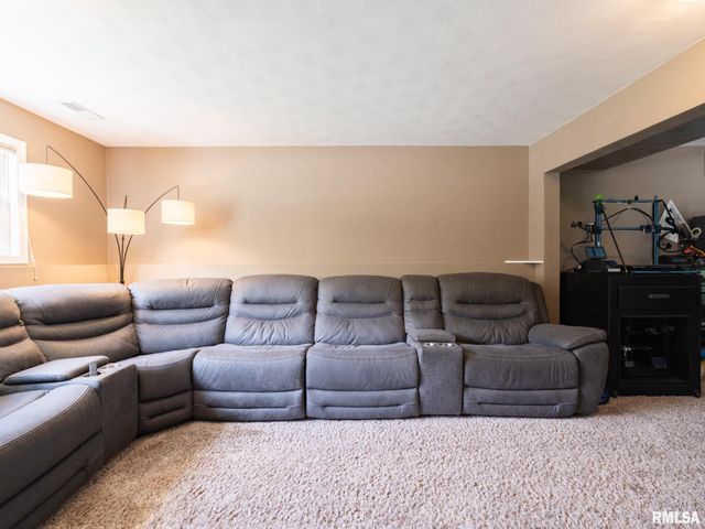 111 Patriot Drive, East Peoria, IL 61611