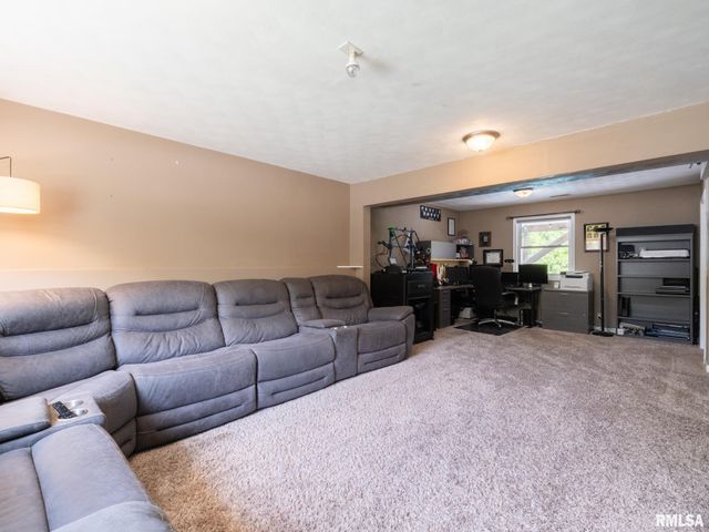 111 Patriot Drive, East Peoria, IL 61611