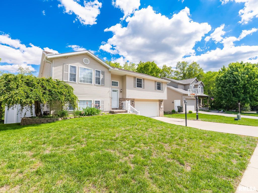 111 Patriot Drive, East Peoria, IL 61611