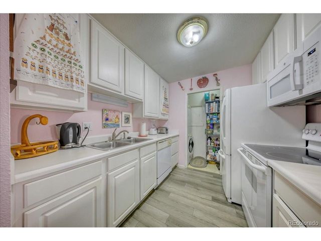 7132 S Bryant St 211, Littleton, CO 80120