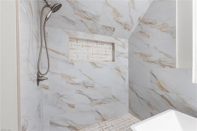 8227 Briarwood CIR, Norfolk, VA 23518