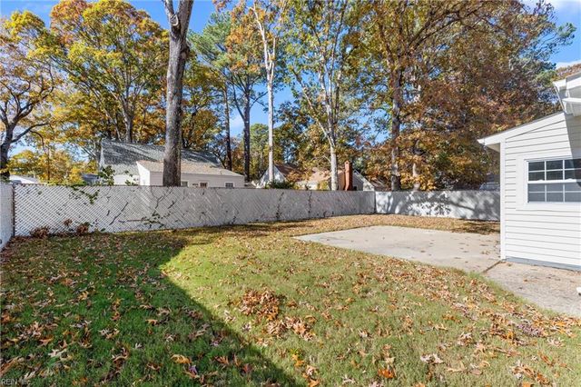 8227 Briarwood CIR, Norfolk, VA 23518