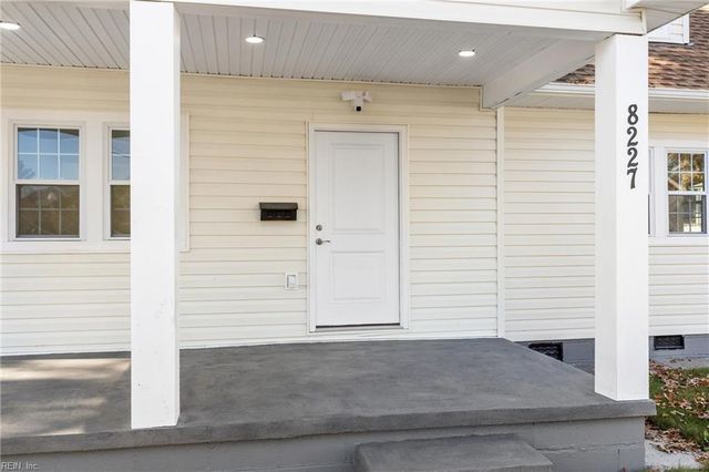 8227 Briarwood CIR, Norfolk, VA 23518