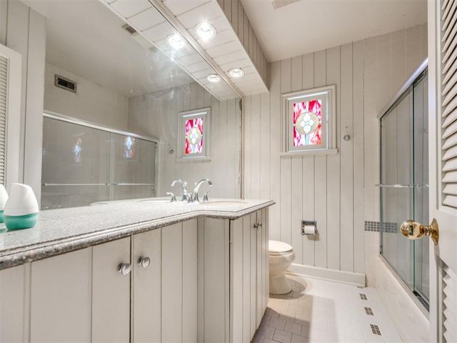 6407 N Hillcrest Avenue, Nichols Hills, OK 73116
