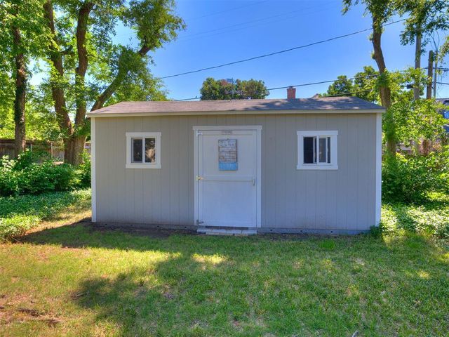 6407 N Hillcrest Avenue, Nichols Hills, OK 73116