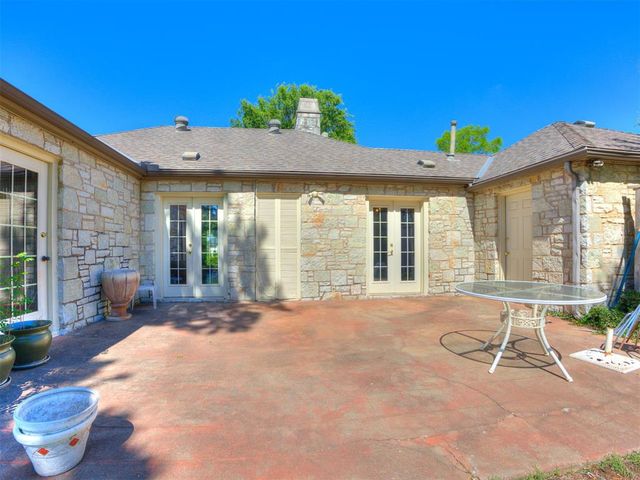 6407 N Hillcrest Avenue, Nichols Hills, OK 73116