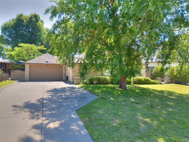 6407 N Hillcrest Avenue, Nichols Hills, OK 73116