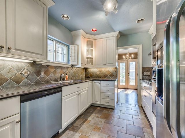 6407 N Hillcrest Avenue, Nichols Hills, OK 73116