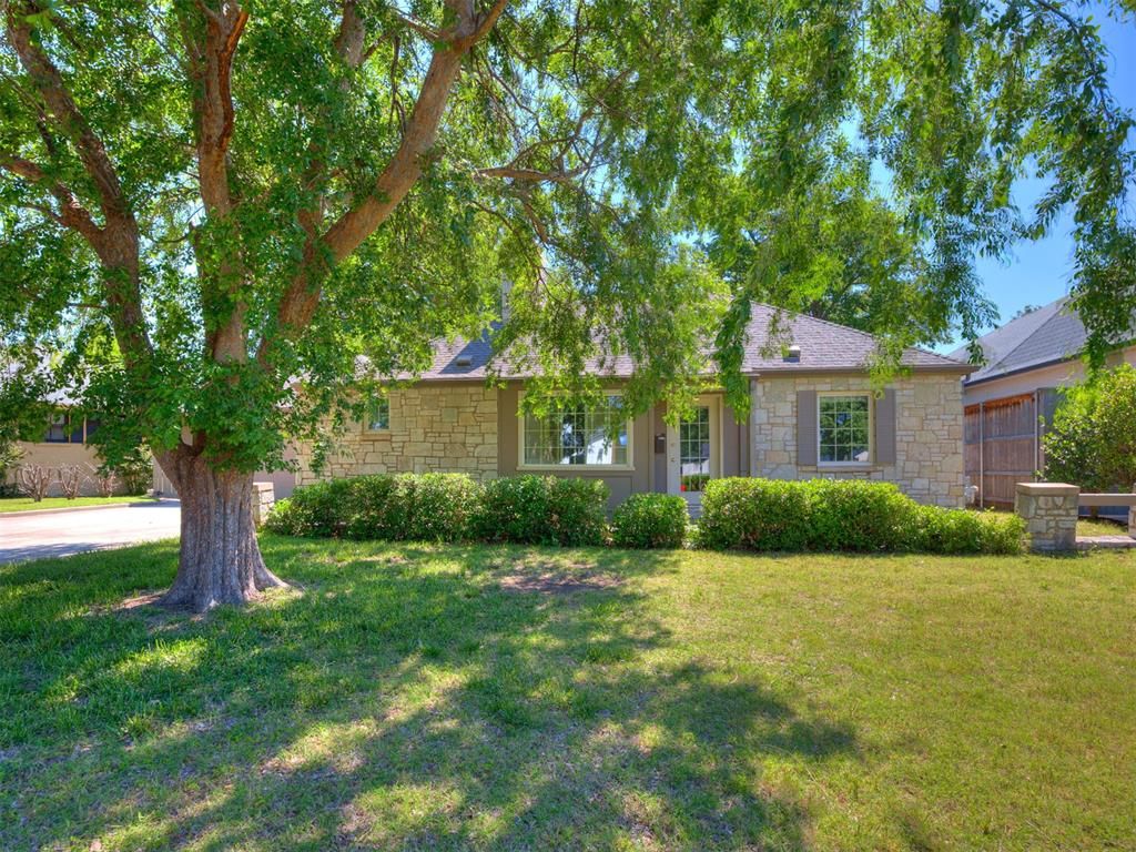 6407 N Hillcrest Avenue, Nichols Hills, OK 73116
