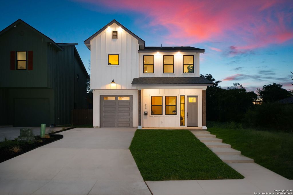 1939 W French Pl, San Antonio, TX 78201