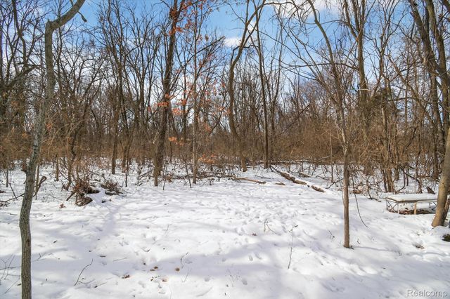 13574 Fairview Court, Van Buren Charter Township, MI 48111