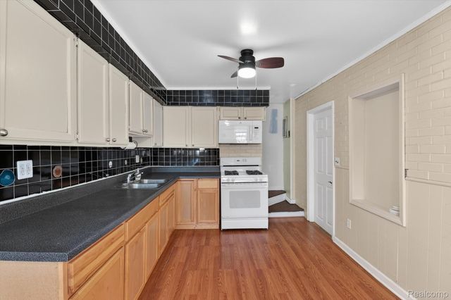 13574 Fairview Court, Van Buren Charter Township, MI 48111