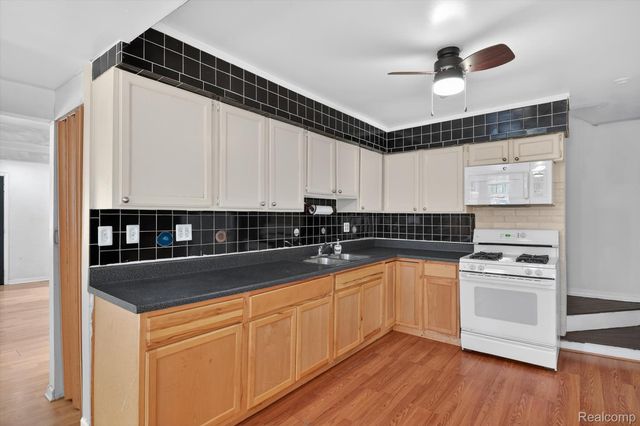 13574 Fairview Court, Van Buren Charter Township, MI 48111