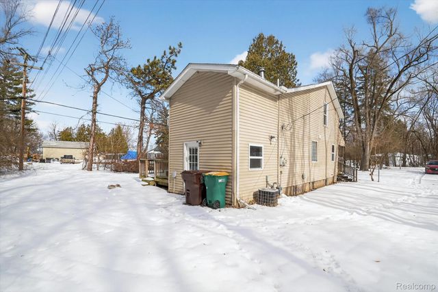 13574 Fairview Court, Van Buren Charter Township, MI 48111