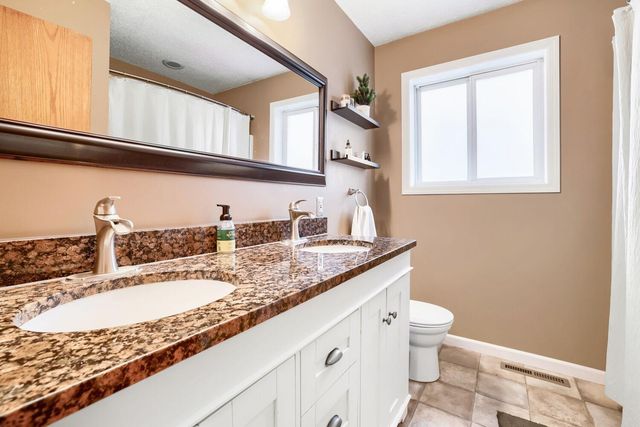 9621 Hallmark Avenue S, Cottage Grove, MN 55016