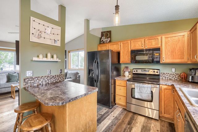 9621 Hallmark Avenue S, Cottage Grove, MN 55016