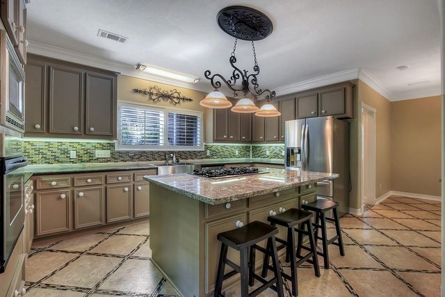 10819 Lake Windcrest, Magnolia, TX 77354