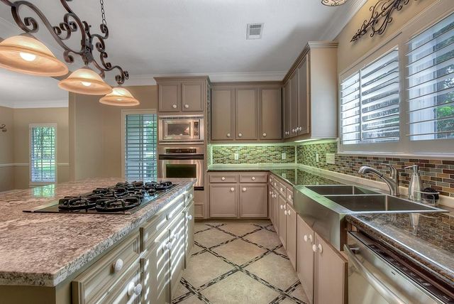 10819 Lake Windcrest, Magnolia, TX 77354