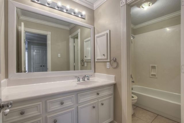 10819 Lake Windcrest, Magnolia, TX 77354