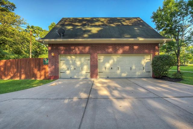 10819 Lake Windcrest, Magnolia, TX 77354