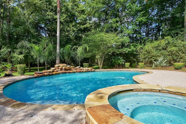 10819 Lake Windcrest, Magnolia, TX 77354