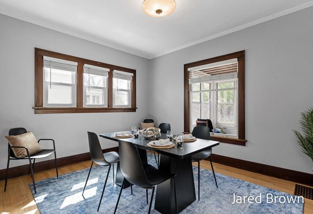 1039 Pennoyer Avenue, Grand Haven, MI 49417