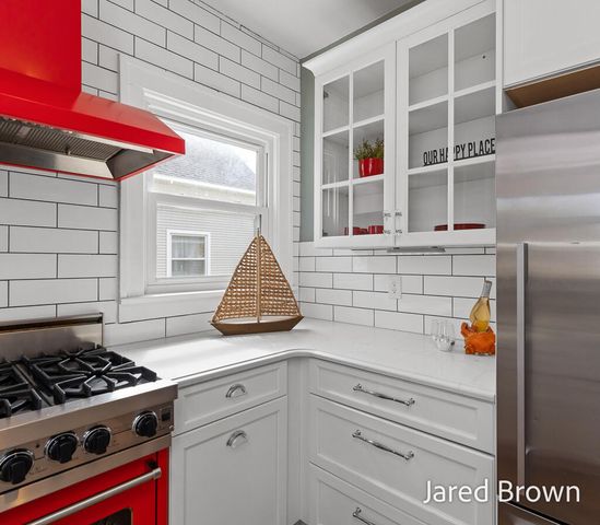 1039 Pennoyer Avenue, Grand Haven, MI 49417