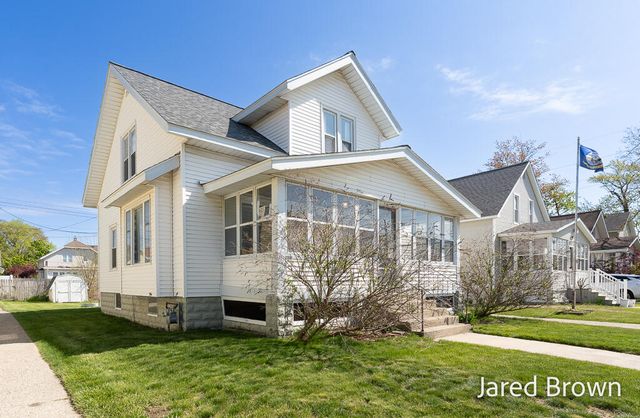 1039 Pennoyer Avenue, Grand Haven, MI 49417