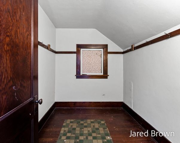 1039 Pennoyer Avenue, Grand Haven, MI 49417