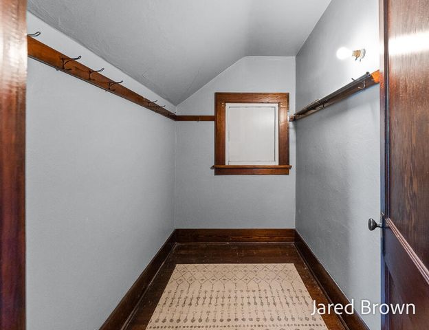1039 Pennoyer Avenue, Grand Haven, MI 49417