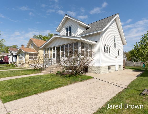 1039 Pennoyer Avenue, Grand Haven, MI 49417